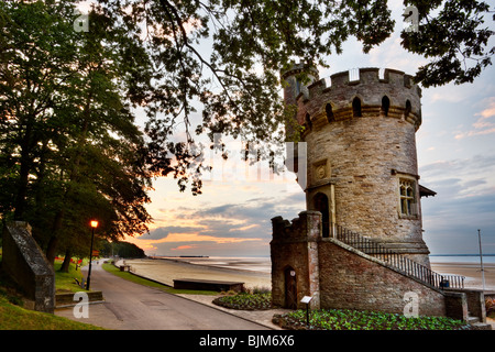 Tramonto sul Appley Torre. Isola di Wight, England, Regno Unito Foto Stock