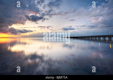 Tramonto sul molo di Ryde. Isola di Wight, England, Regno Unito Foto Stock