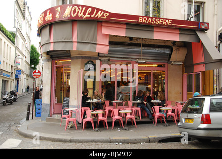 Ingresso del Cafè des 2 Moulins famoso per Amelie film Parigi Francia Foto Stock