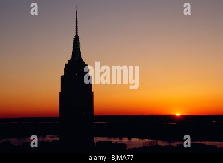 Empire State Building al tramonto, NYC Foto Stock