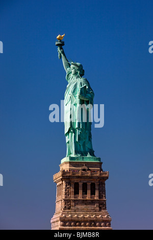 Statua della Libertà nel porto di New York, New York City USA Foto Stock