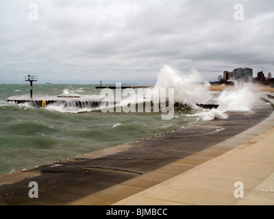 Il lago Michigan durante una nei pressi di gale. Chicago, Illinois USA Foto Stock