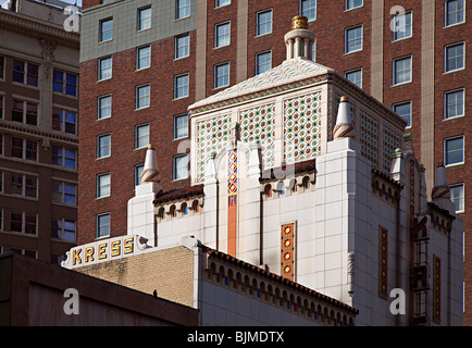 Architettura classica in Kress edificio vecchio di miscelazione e di nuovi stili di El Paso Texas USA Foto Stock