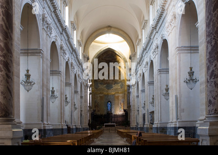 Italien, Sizilien, Catania, Piazza del Duomo, Dom innen | Italia, Sicilia, Catania, Piazza del Duomo, gli interni della cattedrale Foto Stock