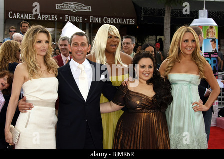 MICHELLE PFEIFFER ADAM SHANKMAN NIKKI BLONSKY Queen Latifah & Amanda Bynes HAIRSPRAY LOS ANGELES PREMIERE WESTWOOD LOS ANGE Foto Stock