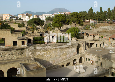 Italien, Kampanien, Neapel, Herkulaneum (Ercolano), römische Ausgrabung und Vesuv | Italia, Campania, Ercolano Foto Stock