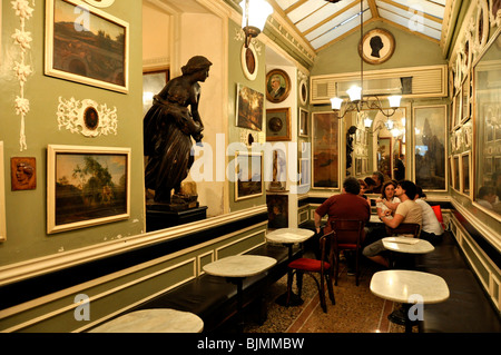 Interno dell'Antico Caffè Greco, Via dei Condotti, Roma, Lazio, l'Italia, Europa Foto Stock