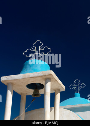 Mitilini Samos GRECIA Agios Nektarios campanile della chiesa e attraversa Foto Stock