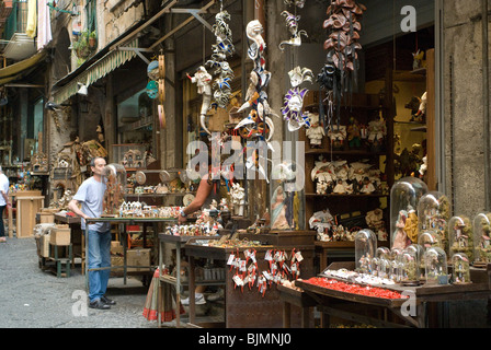 L'Italia, Campania, Napoli, Via San Gregorio Armeno, la strada dello shopping per presepio figurina Foto Stock