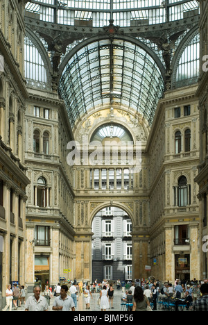 L'Italia, Campania, Napoli, shopping arcade del XIX secolo Galleria Umberto Foto Stock