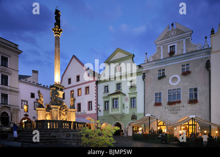 Namesti Svornosti square, il centro storico di sera, Sito Patrimonio Mondiale dell'UNESCO, Cesky Krumlov, Repubblica Ceca, Europa Foto Stock