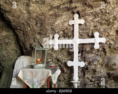 Grecia Samos Monastero di Panayia Spiliani Bottony Cross in grotta Foto Stock