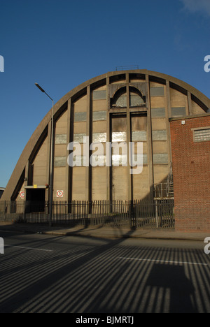 Tate and Lyle storage silo all'interno di un complesso industriale in Liverpool, Merseyside, Regno Unito. Foto Stock