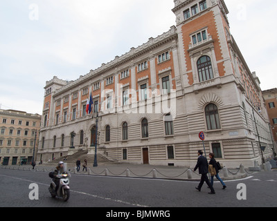 Parlamento Italiano edificio, Plaza del Parlamento, Roma, Italia Palazzo Montecitorio Foto Stock