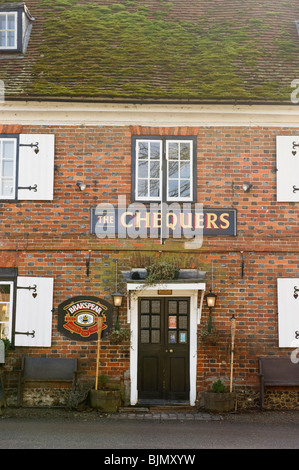 Il Chequers si trova una casa pubblica nel villaggio di Fingest Bucks REGNO UNITO Foto Stock