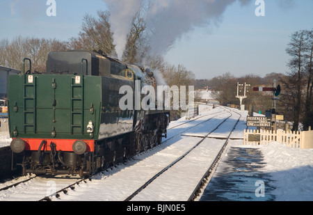 Inverno sulla ferrovia Bluebell in East Sussex Foto Stock