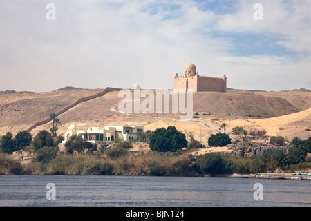 Il Mausoleo di Mohammed Shah Aga Khan come si vede dal Fiume Nilo. Foto Stock