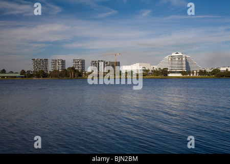 Nuovo appartamento blocchi essendo costruita accanto Burswood Casino sulle rive del Fiume Swan, Perth. Australia occidentale Foto Stock