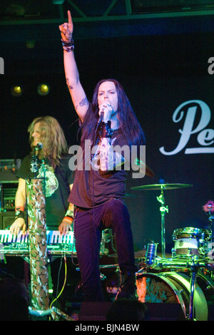 BUDAPEST - MARZO 04: Jaded Cuore, Germania Metal Band esegue sul palco al Club Diesel Foto Stock