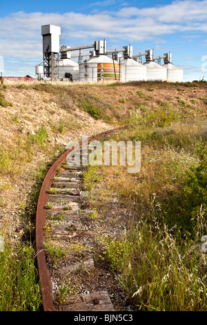 Wallaroo Silos per il grano e la vecchia stazione girare intorno Foto Stock