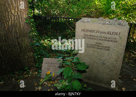 Tomba di Heinrich von Kleist (1777-1810), il famoso poeta tedesco e il drammaturgo e Henriette Vogel al lago Wannsee a Berlino. Foto Stock