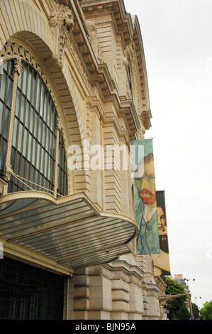 Esposizione di poster al di fuori del Musee D'Orsay, Parigi, Francia Foto Stock