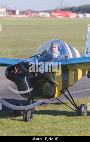 Ubriaco T.66 R45 serie 3 G DI pinza-AWJE taxyingt a Breighton Airfield Foto Stock