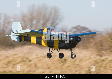 Ubriaco T.66 R45 serie 3 G DI pinza-AWJE in volo attorno alla terra a Breighton Airfield Foto Stock