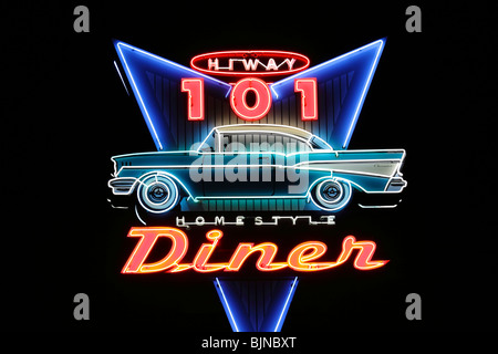 Il Neon Diner accedi Sequim di notte-Sequim Washington, Stati Uniti d'America. Foto Stock