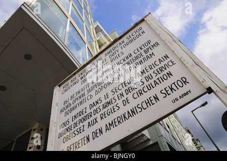 Cartello Checkpoint Charlie Berlino settore americano Foto Stock