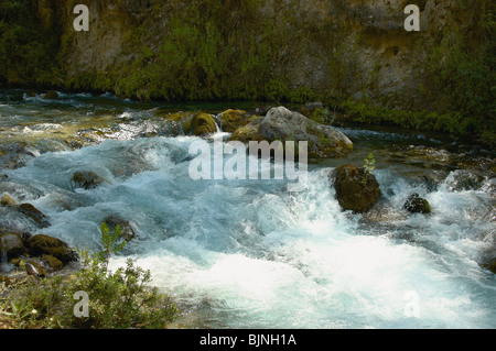 Fast ruscello che scorre in Turchia Foto Stock