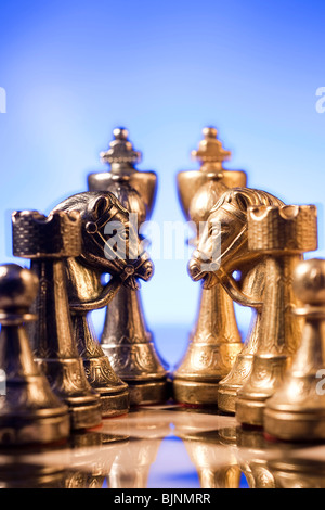 Scacchiera e pezzi di scacchi Foto Stock