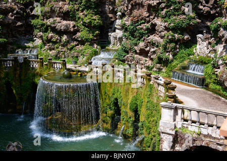 La fontana ovale, 1567, Villa d'Este, Tivoli, Italia - UNESCO - Sito Patrimonio dell'umanità. Foto Stock