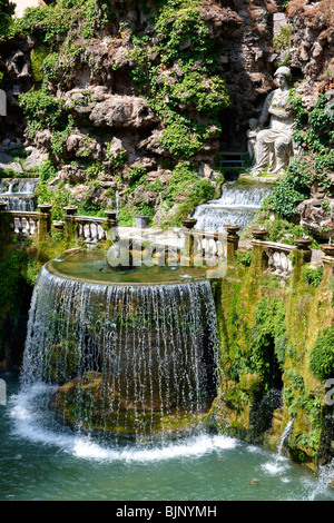 La fontana ovale, 1567, Villa d'Este, Tivoli, Italia - UNESCO - Sito Patrimonio dell'umanità. Foto Stock