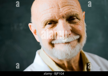 Close up dei maschi di insegnante di scienze Foto Stock