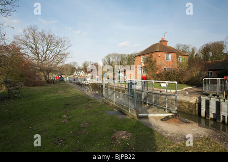 Cleeve Lock sul Fiume Tamigi vicino a Goring, Oxfordshire, Regno Unito Foto Stock