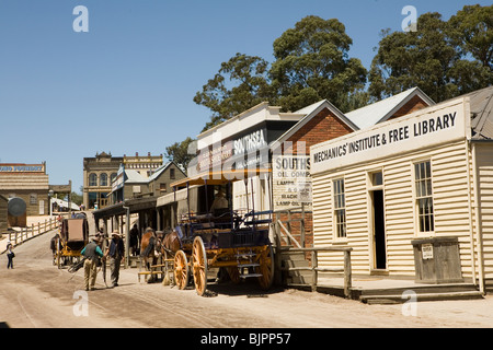 Sovereign Hill è un museo a cielo aperto che mostra la vita durante la Australian Gold Rush in una tipica cittadina mineraria Foto Stock