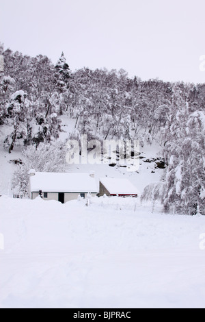 Il centro visitatori di Loch Rothiemurchus un Eilann in inverno Foto Stock