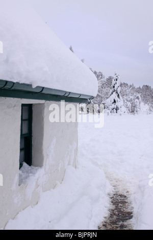 Il centro visitatori di Loch Rothiemurchus un Eilann in inverno Foto Stock