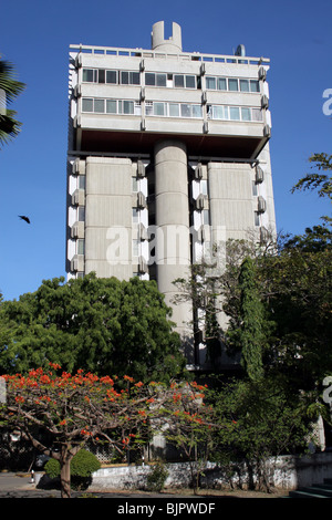 Scena di strada città vecchia isola di Mombasa Foto Stock