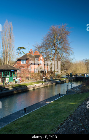 Sonning Lock sul Fiume Tamigi, Sonning, Berkshire, Regno Unito Foto Stock