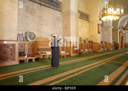 La preghiera musulmana nella Grande Moschea Jami al-Kair, Aleppo, Siria Foto Stock