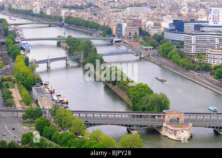 Quattro vecchi bellissimi ponti sul fiume Senna, Parigi Foto Stock
