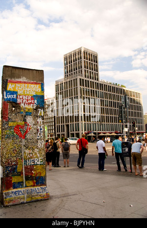 Una sezione del muro di Berlino a Potsdamer Platz, Berlin, Germania Foto Stock