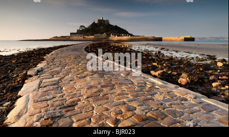 St Michaels Mount all'alba. Marizion in Cornovaglia. Regno Unito Foto Stock