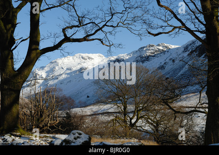 Il Eskdale Valley e Crinkle Crags nel Parco nazionale del Lake District in Inghilterra del Nord Ovest Foto Stock