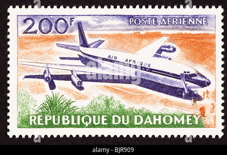 Francobollo da Dahomey raffigurante un Boeing 707. Foto Stock