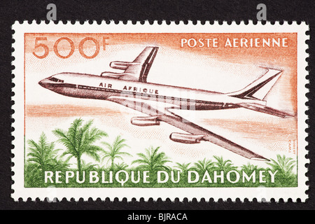 Francobollo da Dahomey raffigurante un Boeing 707. Foto Stock