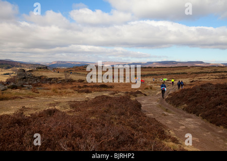 Corridori della Maratona nel Parco Nazionale di Peak District Derbyshire Inghilterra Foto Stock