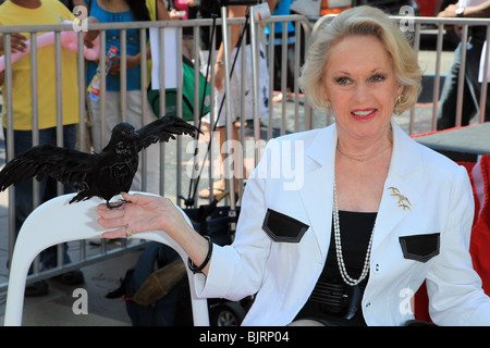 TIPPI HEDREN signora Madame Tussaud HOLLYWOOD PRE-APERTURA scoprimento di Alfred Hitchcock HOLLYWOOD Los Angeles CA USA 01 Luglio 2009 Foto Stock